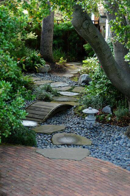 17 Calm and Peaceful Japanese Garden Ideas - 67