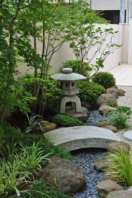 17 Calm and Peaceful Japanese Garden Ideas - 71