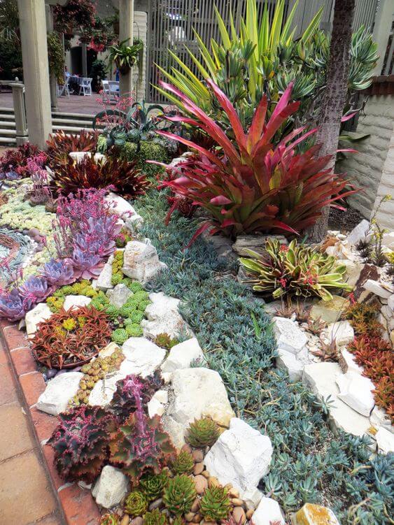 19 Amazing Succulent Porch Garden Ideas - 121