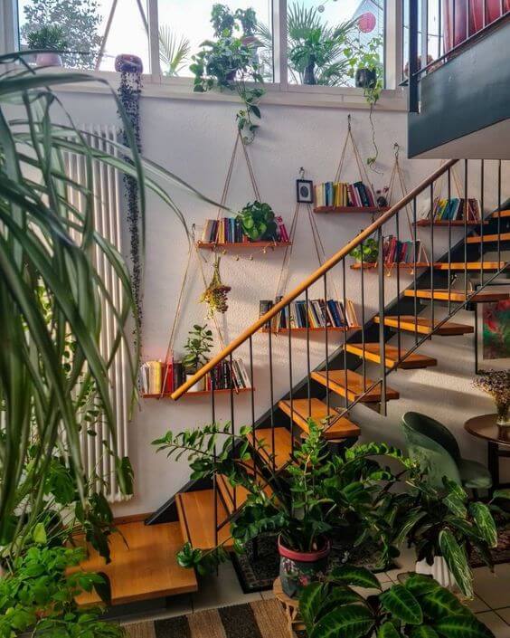 18 Inspiring Green Indoor Gardens On The Staircase - 115