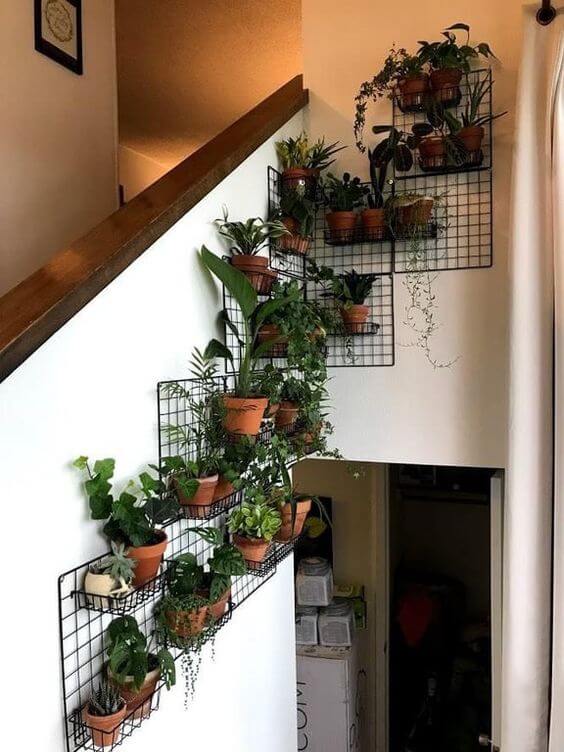 18 Inspiring Green Indoor Gardens On The Staircase - 117