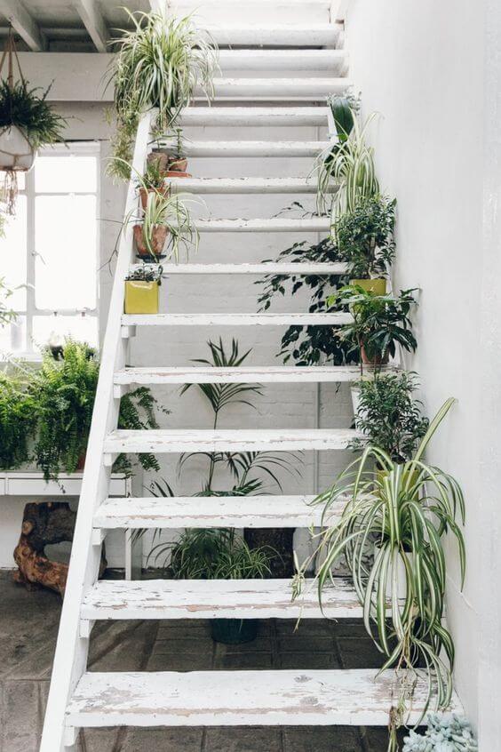 18 Inspiring Green Indoor Gardens On The Staircase - 123