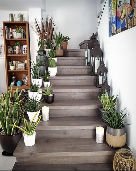 18 Inspiring Green Indoor Gardens On The Staircase - 129