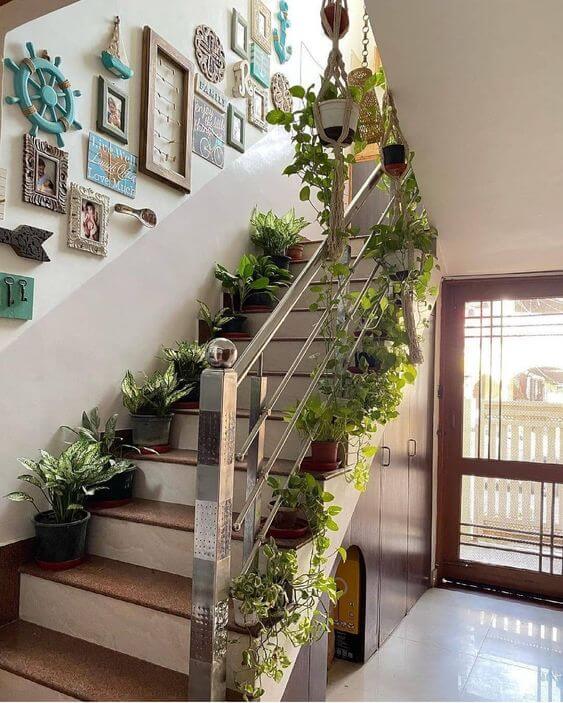 18 Inspiring Green Indoor Gardens On The Staircase - 141