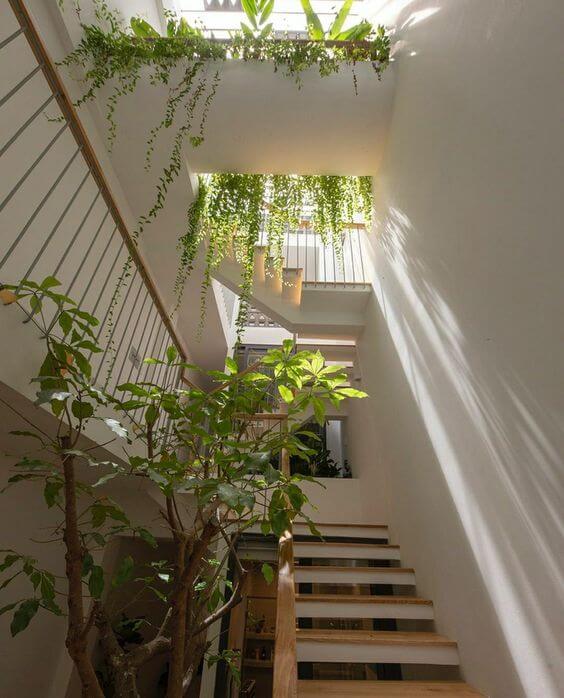 18 Inspiring Green Indoor Gardens On The Staircase - 143