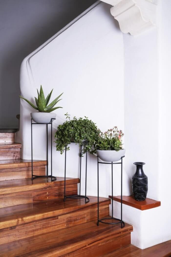 18 Inspiring Green Indoor Gardens On The Staircase - 149