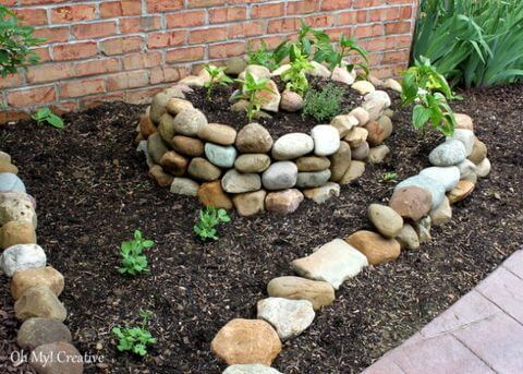 22 Charming Garden Ideas That Are Inspired By Natural Pebbles - 157