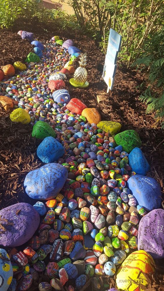 22 Charming Garden Ideas That Are Inspired By Natural Pebbles - 163