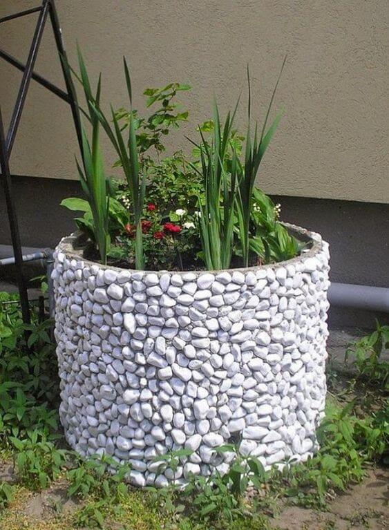 22 Charming Garden Ideas That Are Inspired By Natural Pebbles - 165