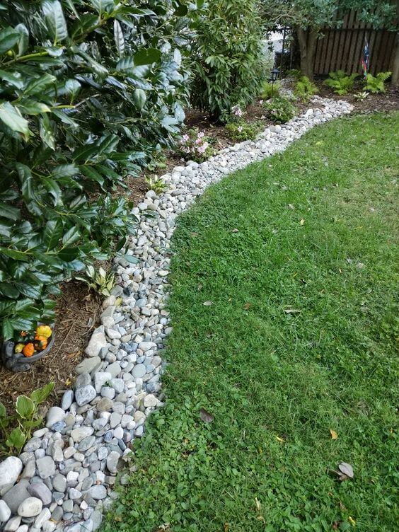 22 Charming Garden Ideas That Are Inspired By Natural Pebbles - 171