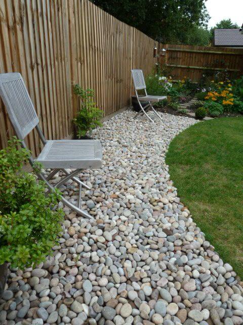 22 Charming Garden Ideas That Are Inspired By Natural Pebbles - 175
