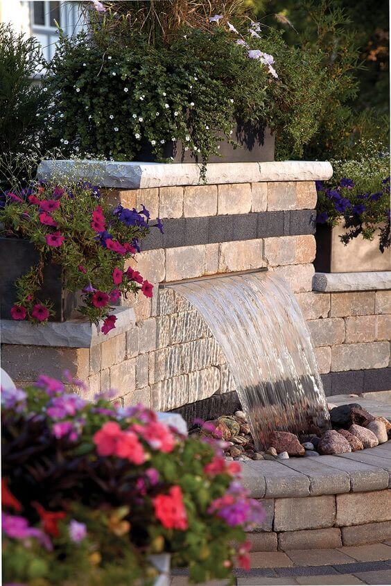 25 Astound Garden Wall Water Feature Ideas - 177