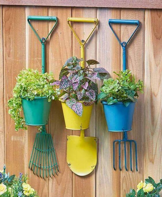27 Easy DIY Garden Art Ideas - 215