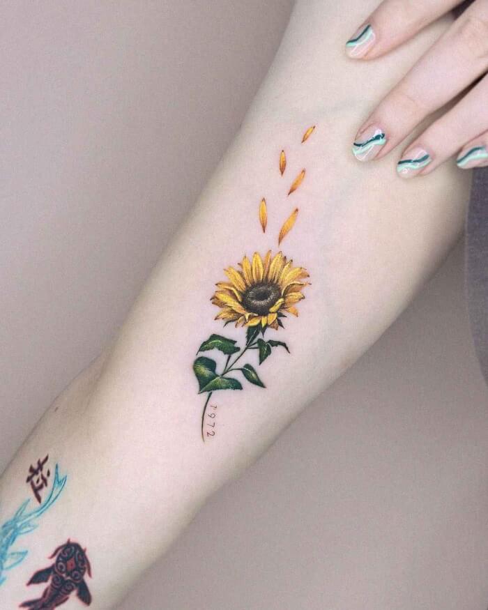 20+ Sunflower Tattoos Designed For Glowing Personalities