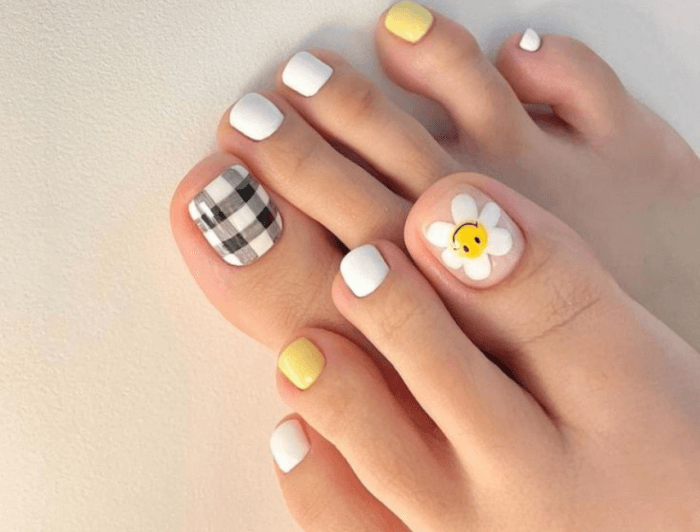 20+ Beautiful Toe Nails That You Definitely Can't Ignore - 185