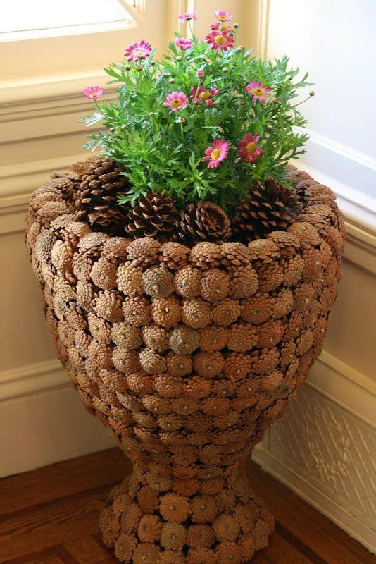 27 Lovely Pine Cones Crafts for Decorating Your Home - 197