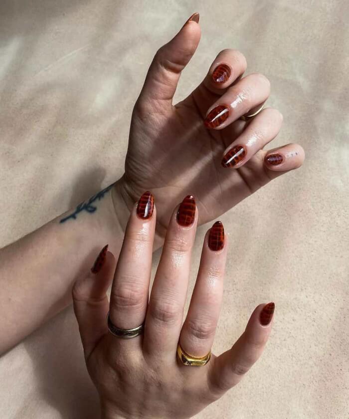 Try 5 Warm Nail Colors To Embrace The Fall - 167