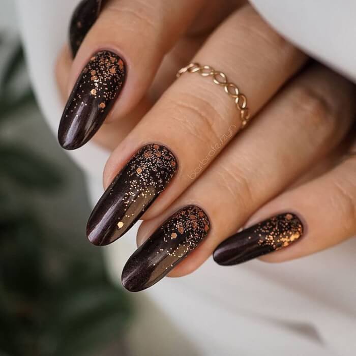 Try 5 Warm Nail Colors To Embrace The Fall - 189