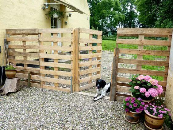 19 Impressive DIY Pallet Fence Ideas - 145