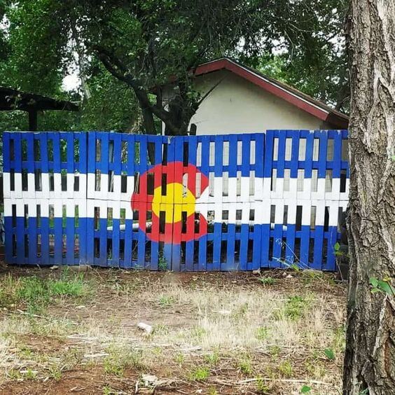 19 Impressive DIY Pallet Fence Ideas - 161