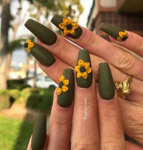 #4 Stylish Sunflower Nails