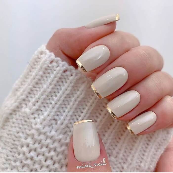 Gold tip nails for Christmas 