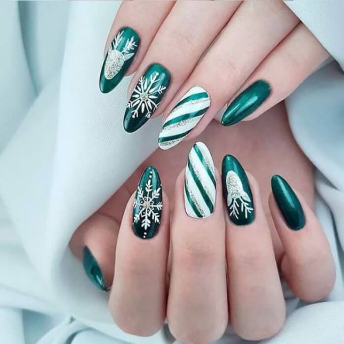 Green Christmas Nails 