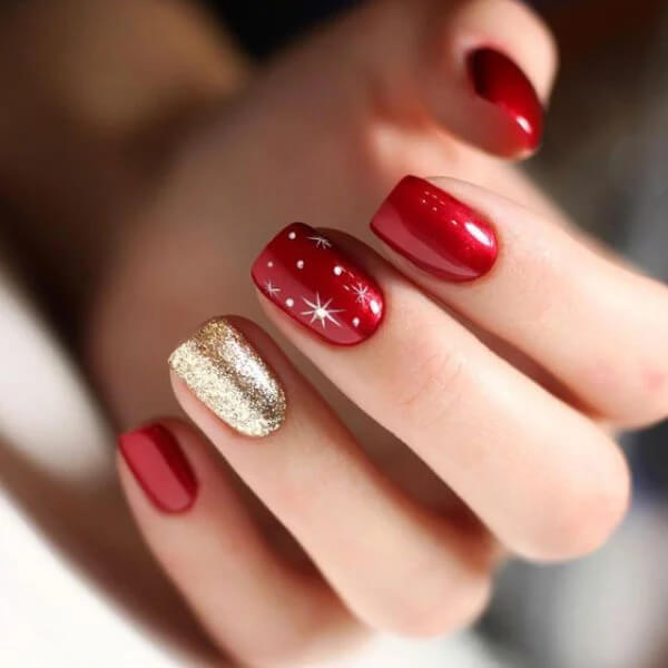 Christmas Red And Gold Nails
