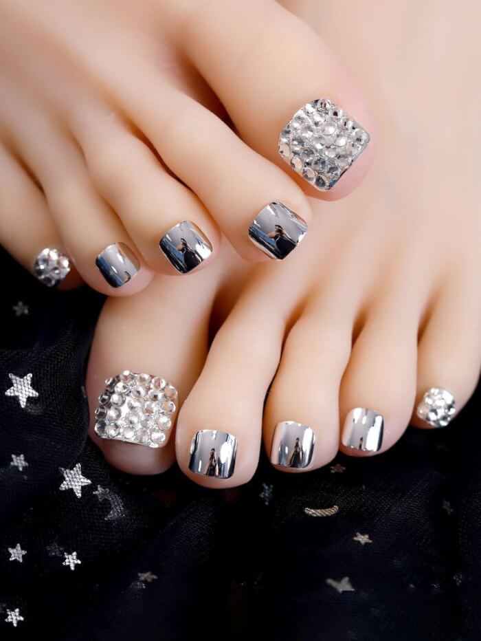 Fun Pedicure And 32 Toe Nail Designs That You Should Try At Home - 221