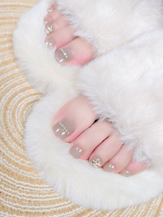 Fun Pedicure And 32 Toe Nail Designs That You Should Try At Home