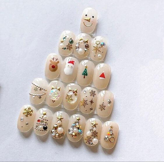 20 Cute Christmas Nails For Lovely Ladies To Rock The Final Months Of 2022 - 104