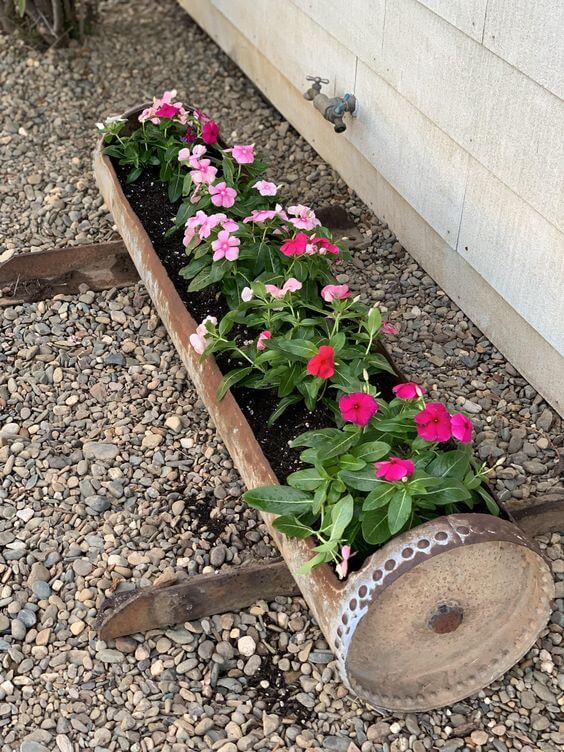 32 Colorful And Creative Gardening Decoration Ideas - 217