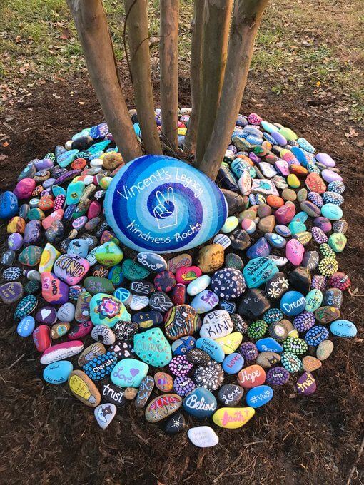 Easy and Fun Painted Pebble Garden Art Ideas - 129