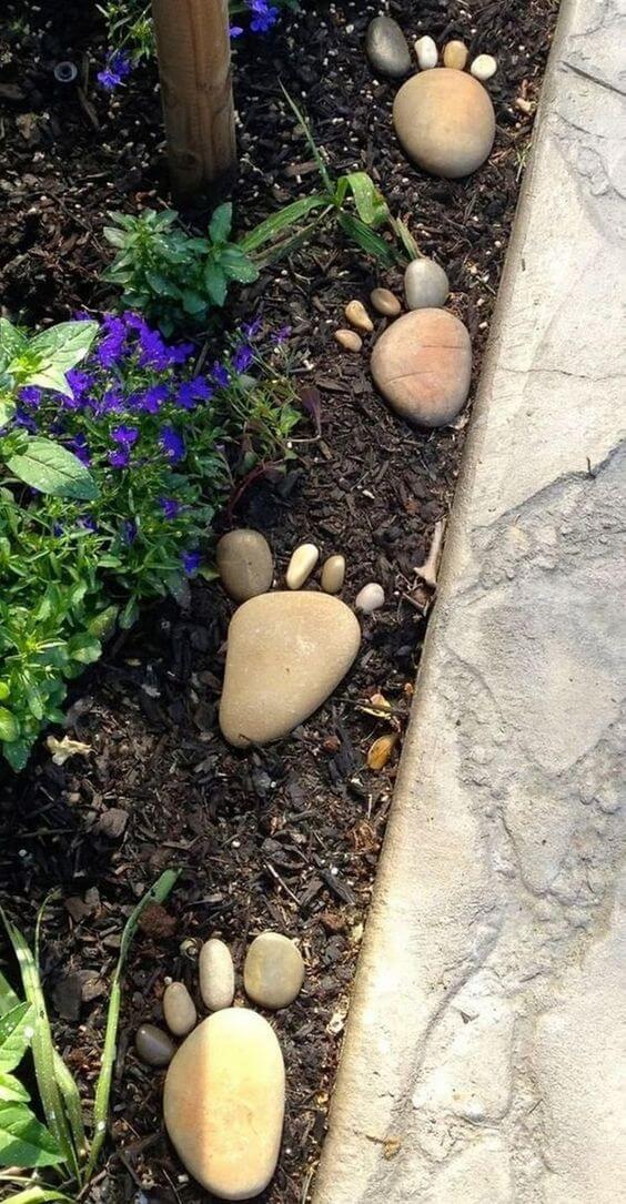 Easy and Fun Painted Pebble Garden Art Ideas - 137