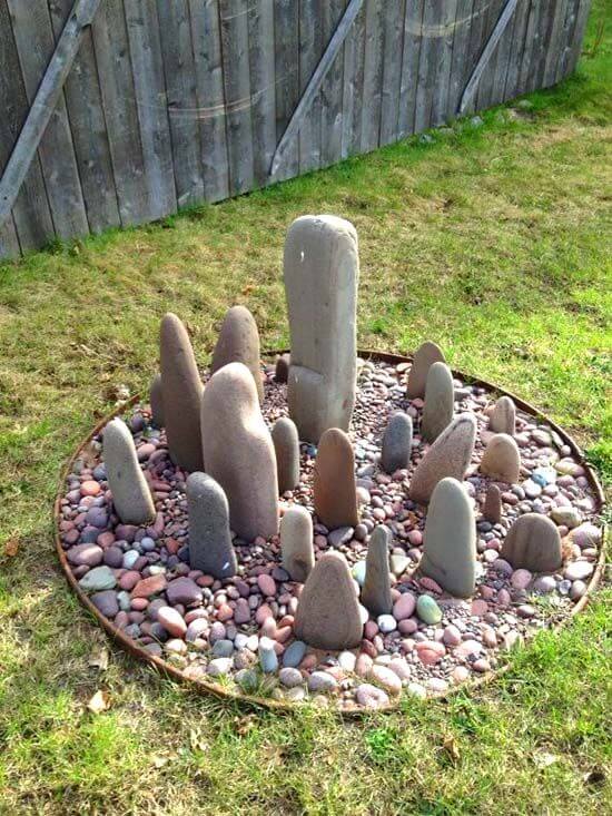 Easy and Fun Painted Pebble Garden Art Ideas - 141