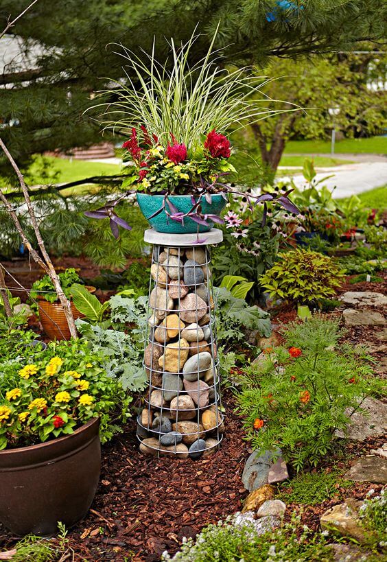 Easy and Fun Painted Pebble Garden Art Ideas - 145