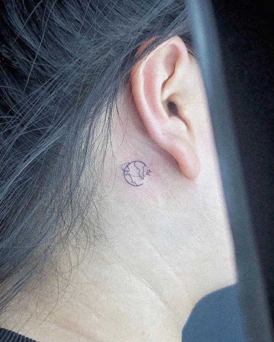 31 Photos Tiny Ear Tattoos For Aesthetes To Try Out