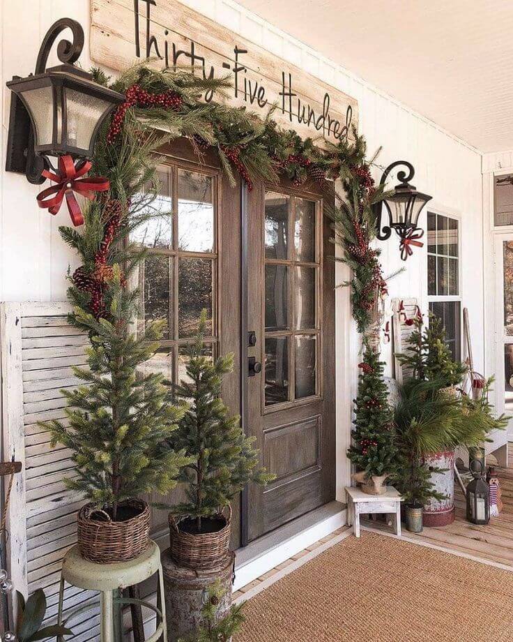 Embellish Your Front Porch With 43 Amazing Winter Décor Ideas - 291