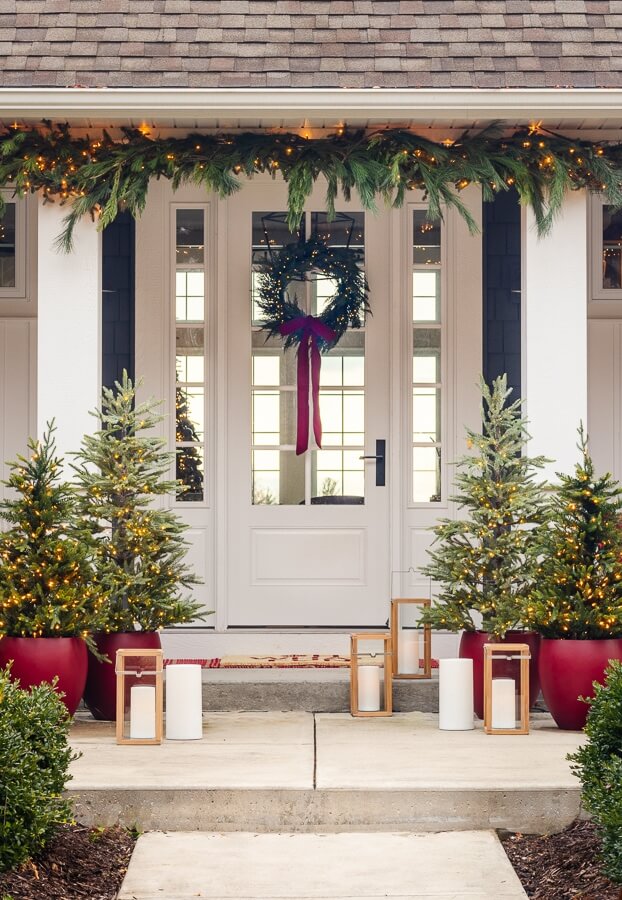 Embellish Your Front Porch With 43 Amazing Winter Décor Ideas - 297