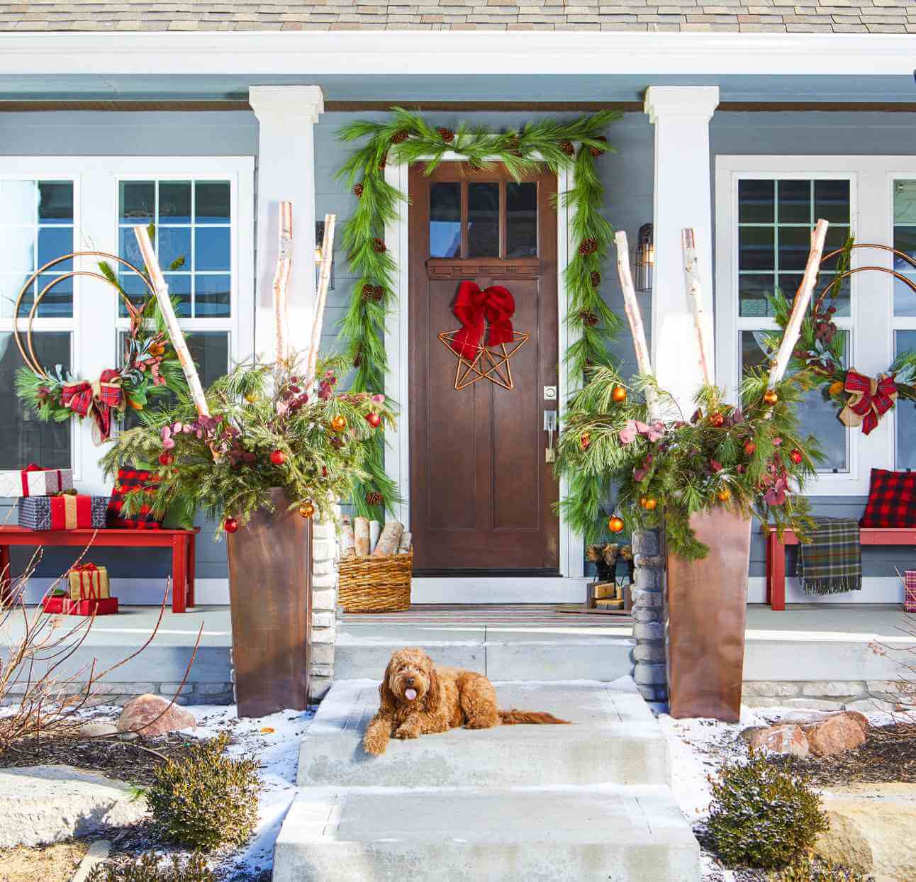 Embellish Your Front Porch With 43 Amazing Winter Décor Ideas - 299