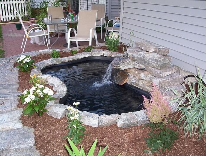 32 Charming Design Ideas To Beautify Your Small Garden - 235
