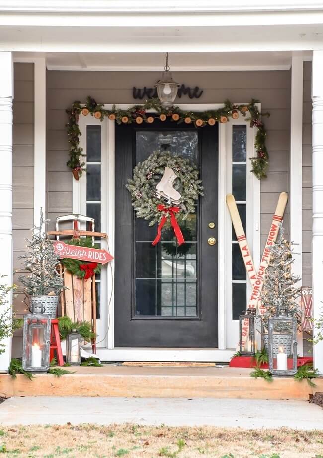 Embellish Your Front Porch With 43 Amazing Winter Décor Ideas - 301