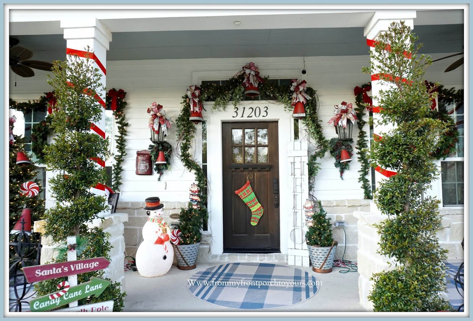 Embellish Your Front Porch With 43 Amazing Winter Décor Ideas - 303