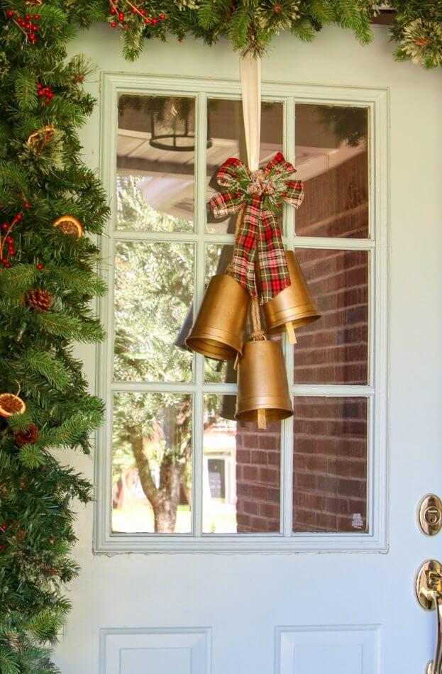 Embellish Your Front Porch With 43 Amazing Winter Décor Ideas - 311