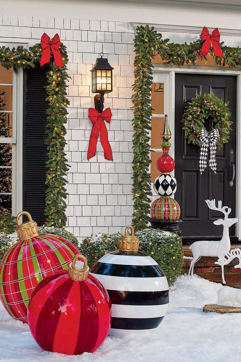 Embellish Your Front Porch With 43 Amazing Winter Décor Ideas - 323