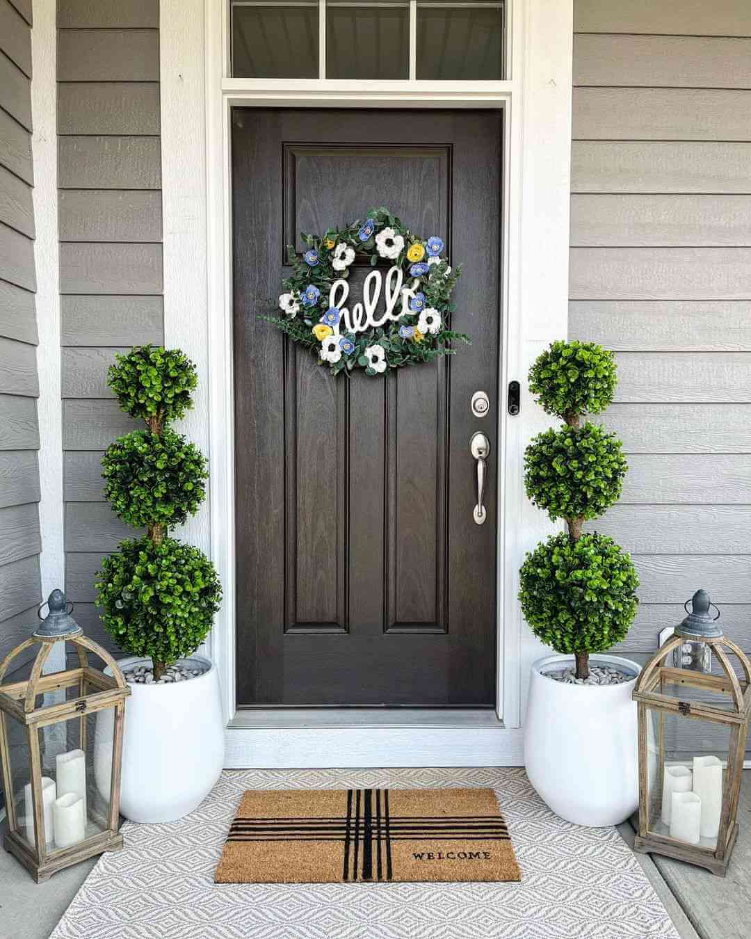 Embellish Your Front Porch With 43 Amazing Winter Décor Ideas - 337