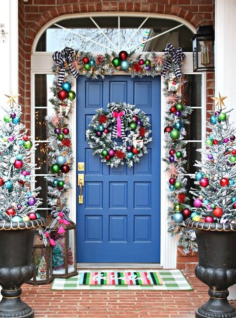 Embellish Your Front Porch With 43 Amazing Winter Décor Ideas - 269