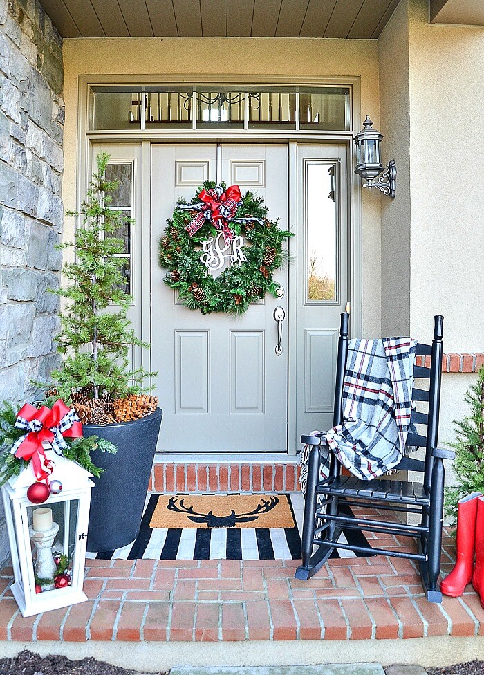 Embellish Your Front Porch With 43 Amazing Winter Décor Ideas - 277