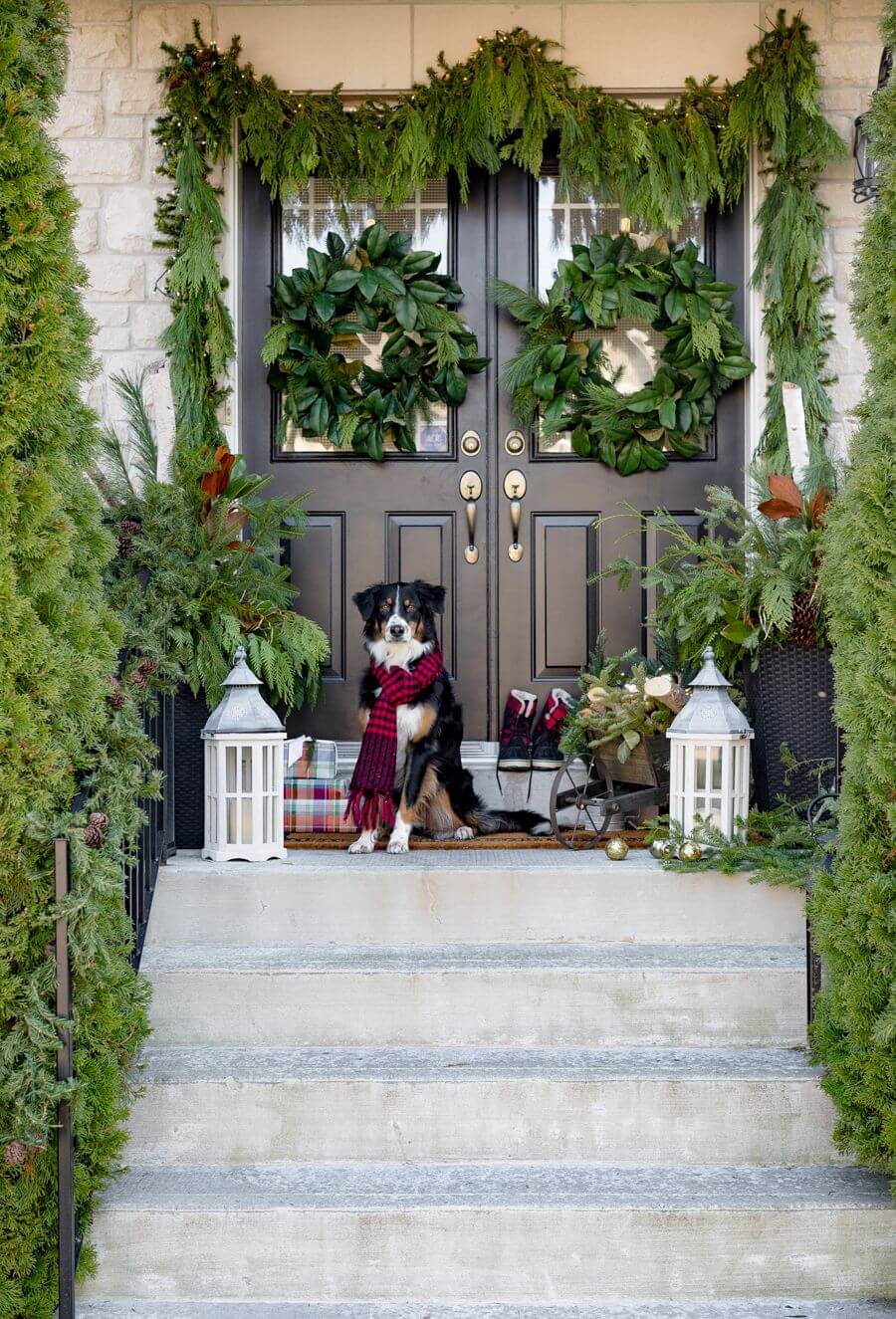 Embellish Your Front Porch With 43 Amazing Winter Décor Ideas - 279