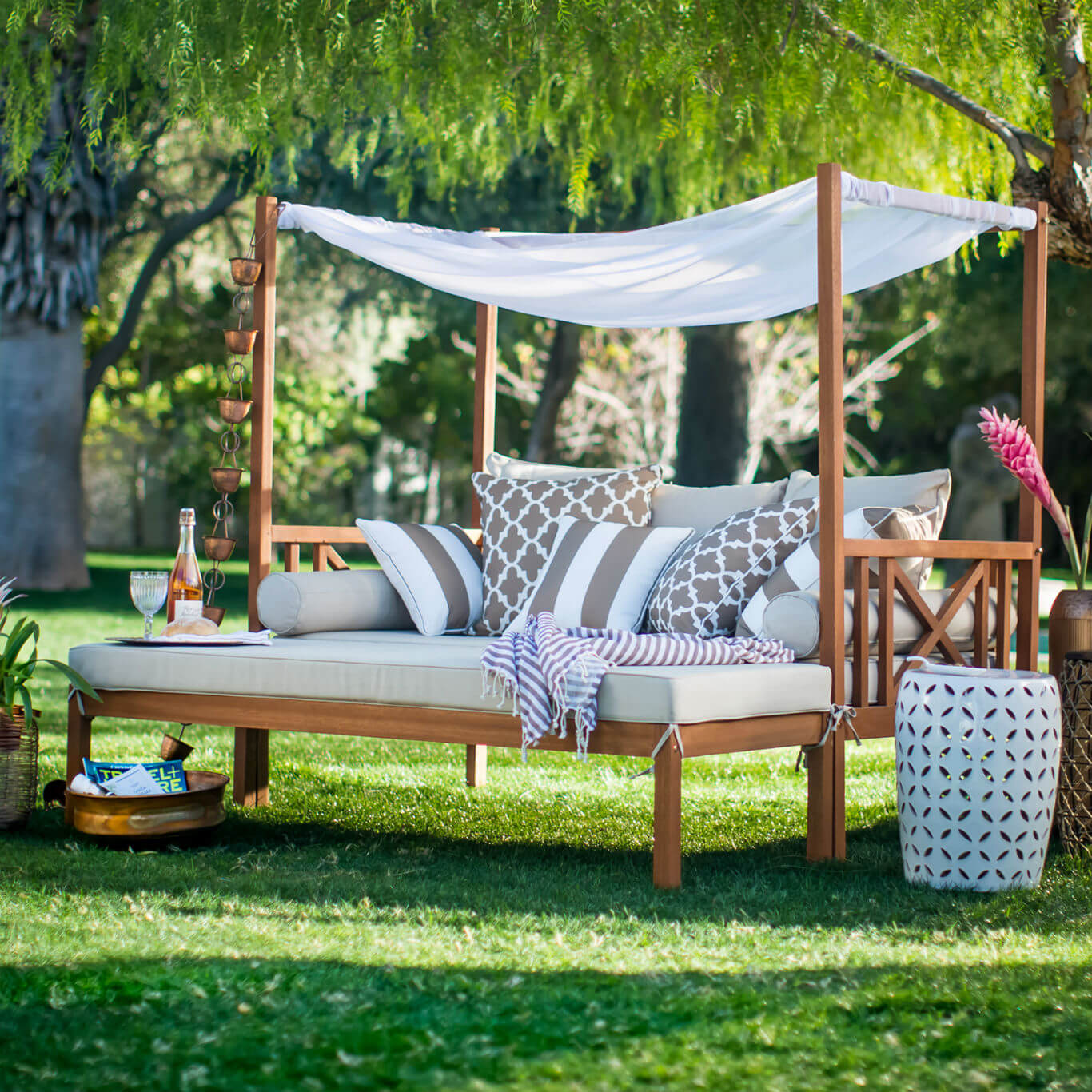 22 Marvelous Daybed Designs For Any Seasons - 137
